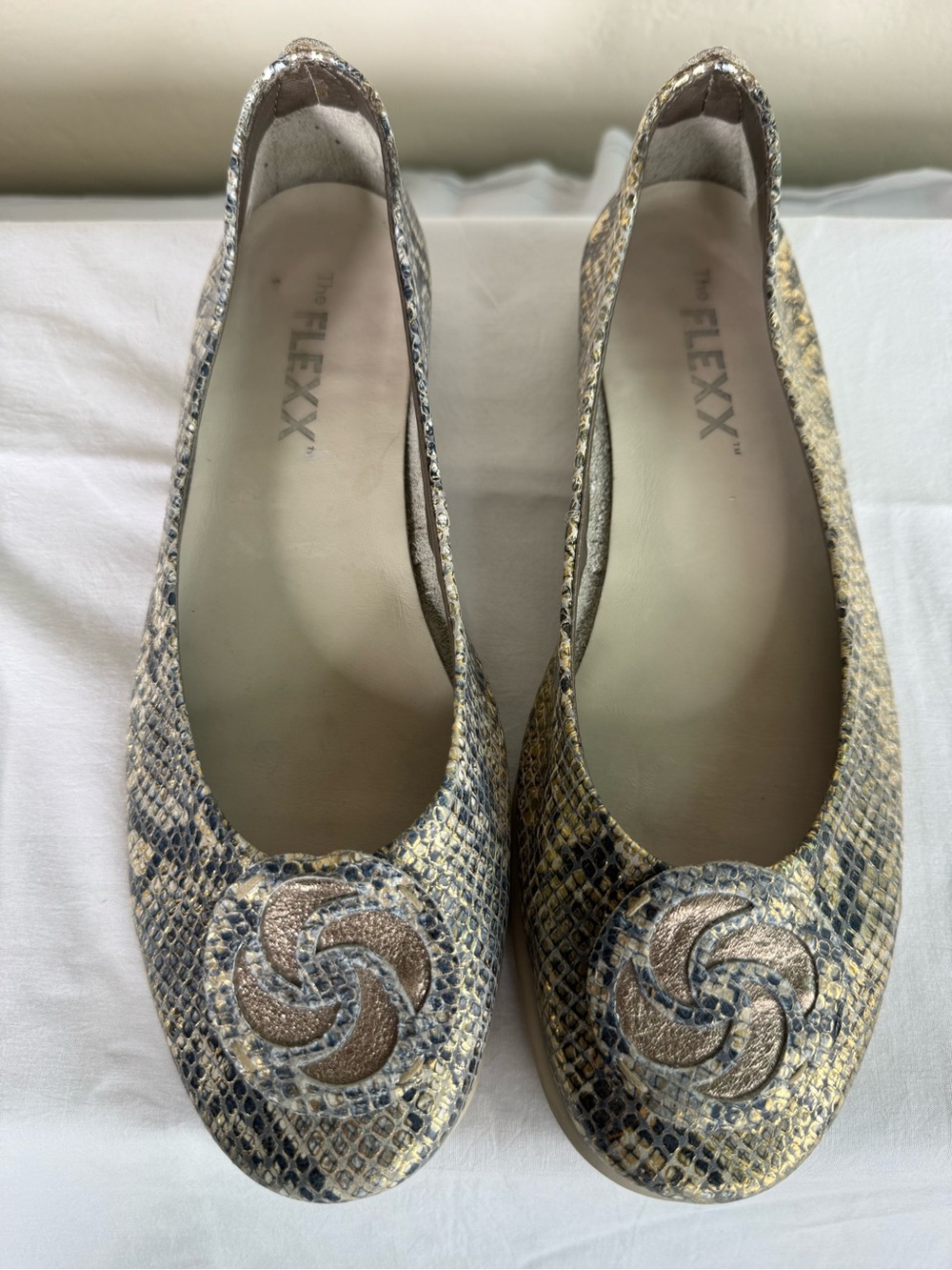 The Flexx Metallic Snakeskin Embossed Leather Flats Slip On Shoes Size 7.5
